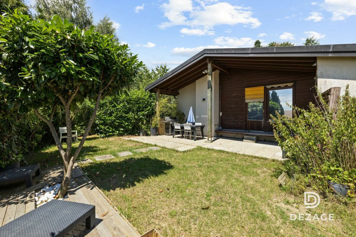 House to renovate with potential for expansion on a vast wooded plot!