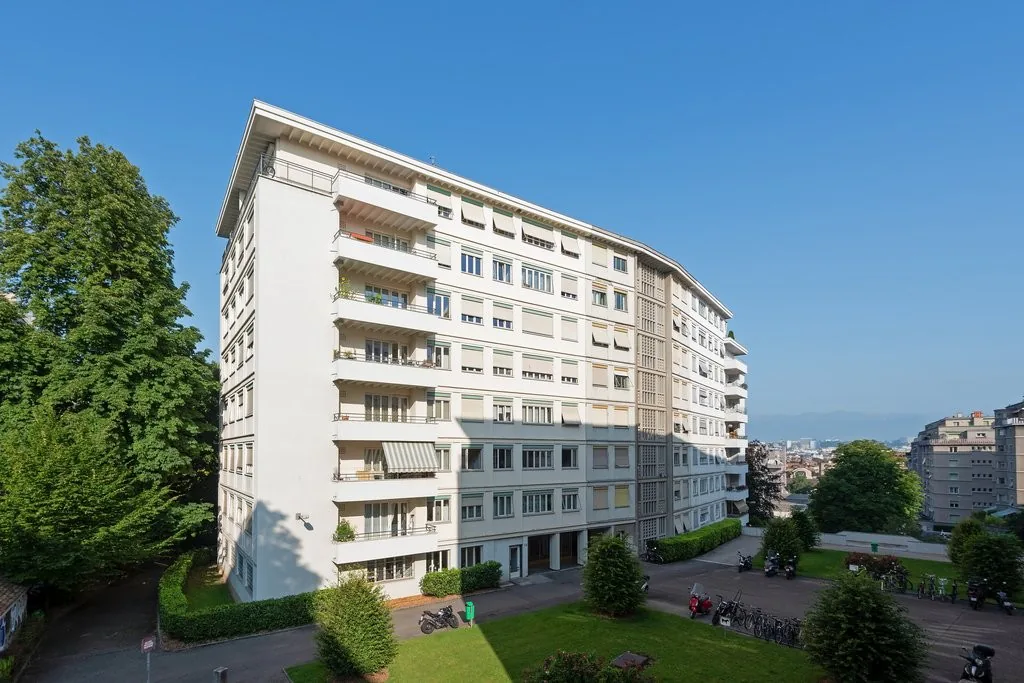 Eaux-Vives District