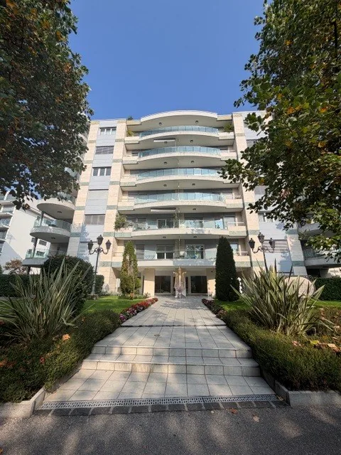 Elegante appartement de 3.5 pièces dans la résidence Prestige à Lugano