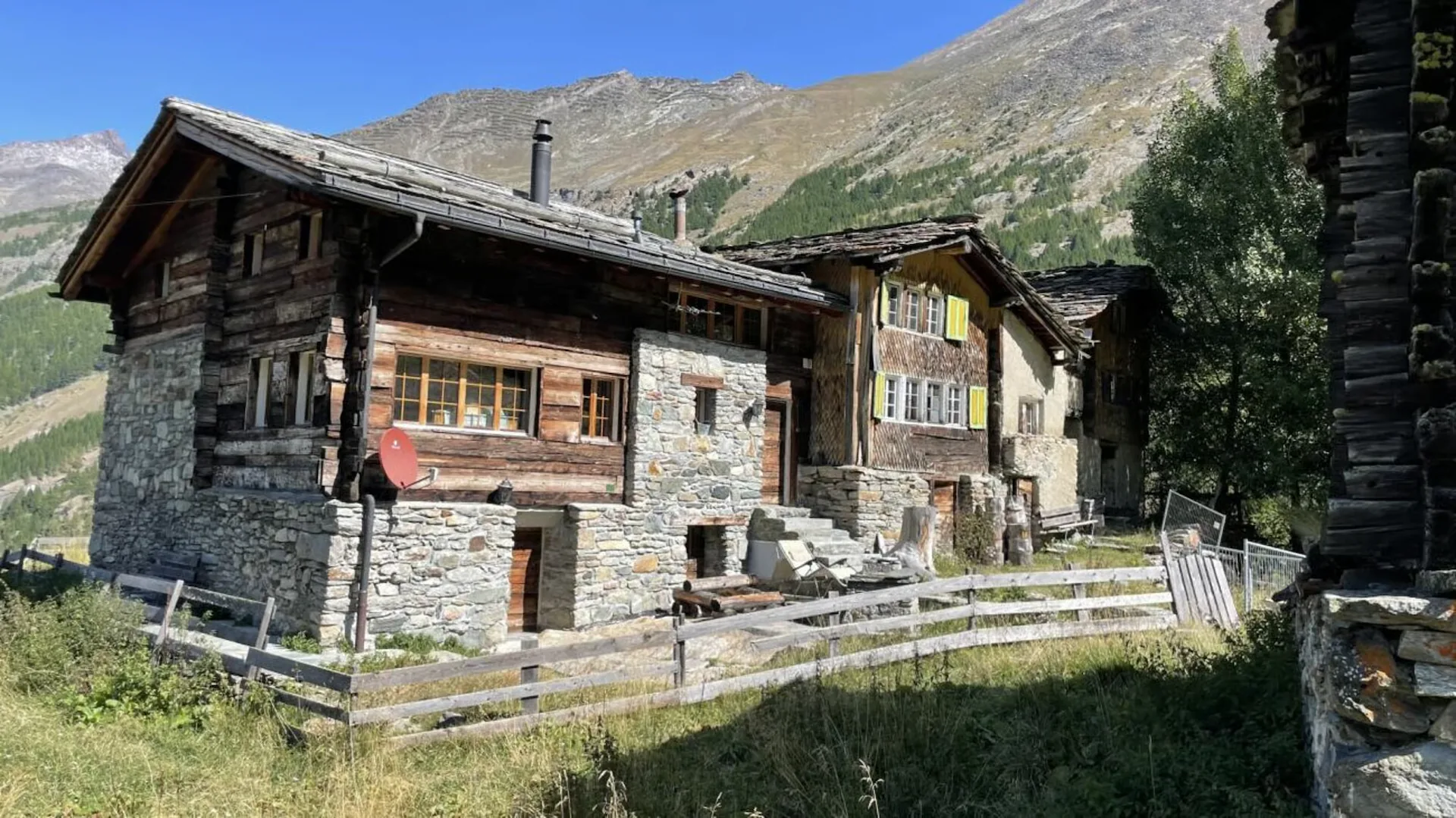 Casa vallesana rustica nel villaggio di Bodmen a Saas-Fee.