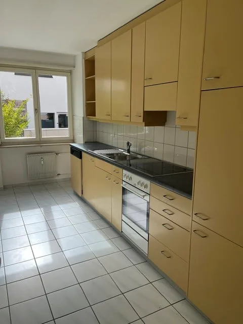 schöne und geräumige 2 Zimmer Wohnung