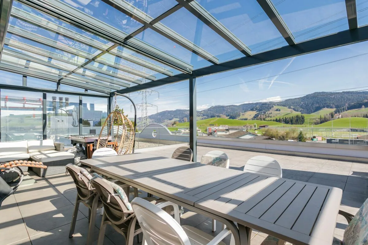 Vivre avec une vue : maison de terrasse 7,5 pièces avec terrasse panoramique