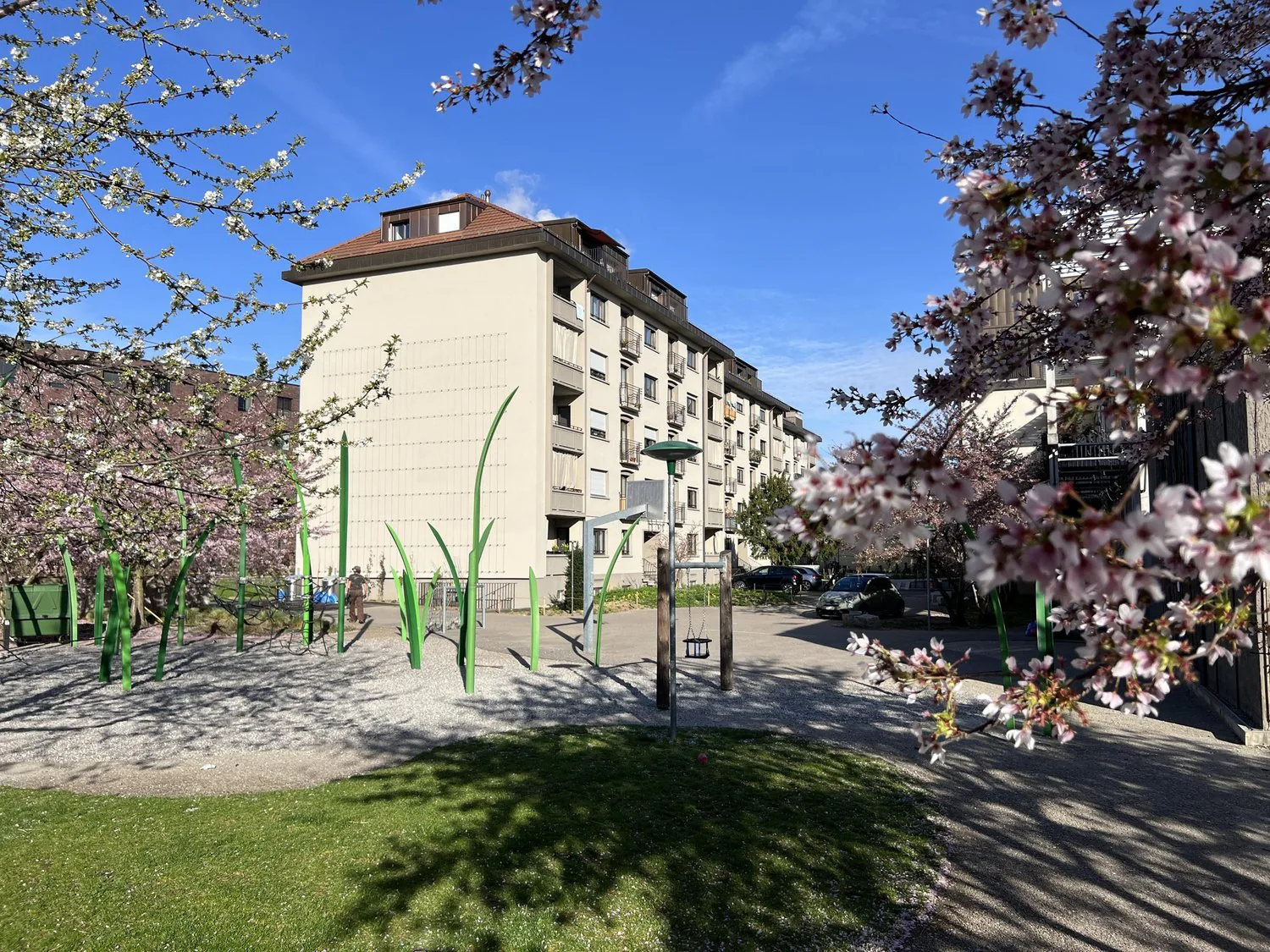 Abseits vom Strassenlärm in verstecktem Hinterhof