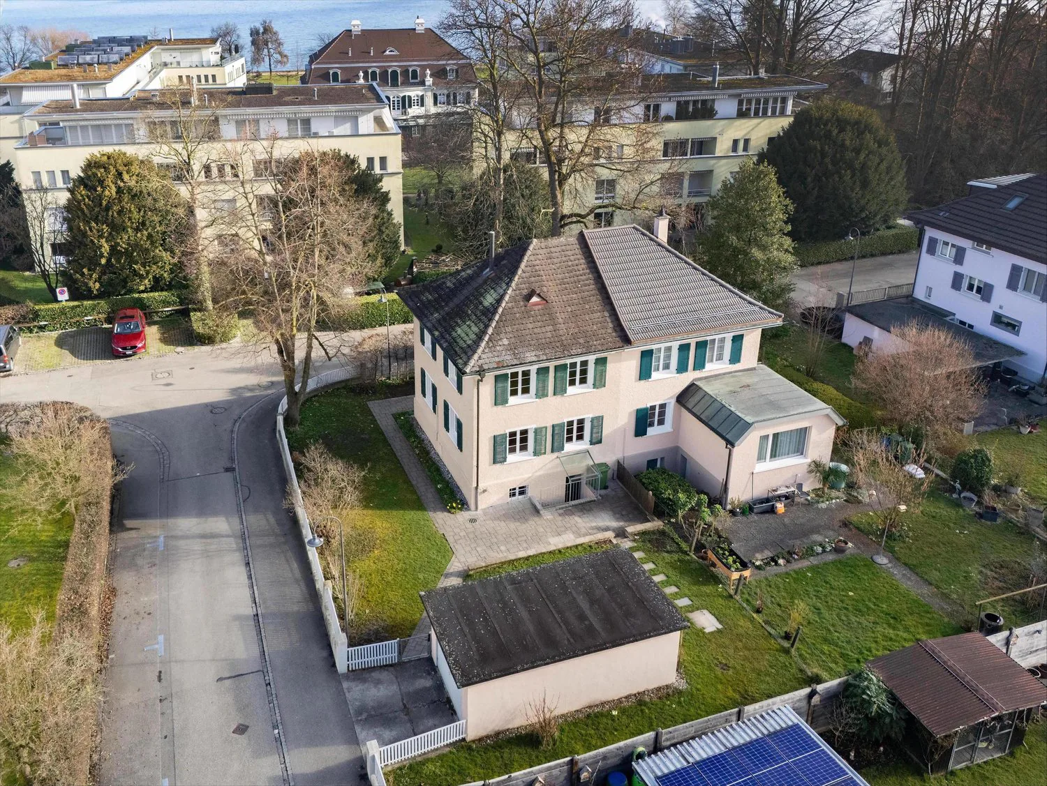 Casa a schiera con grande giardino
