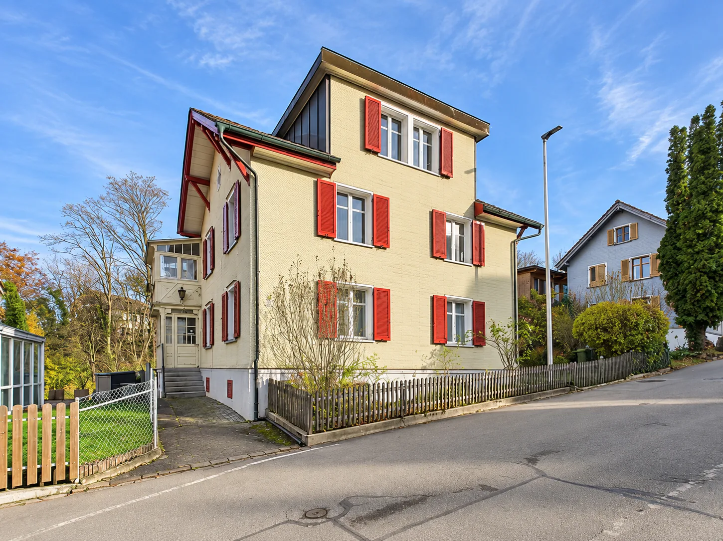 Mehrfamilienhaus mit 3 Einheiten und grossem Garten in Kreuzlingen