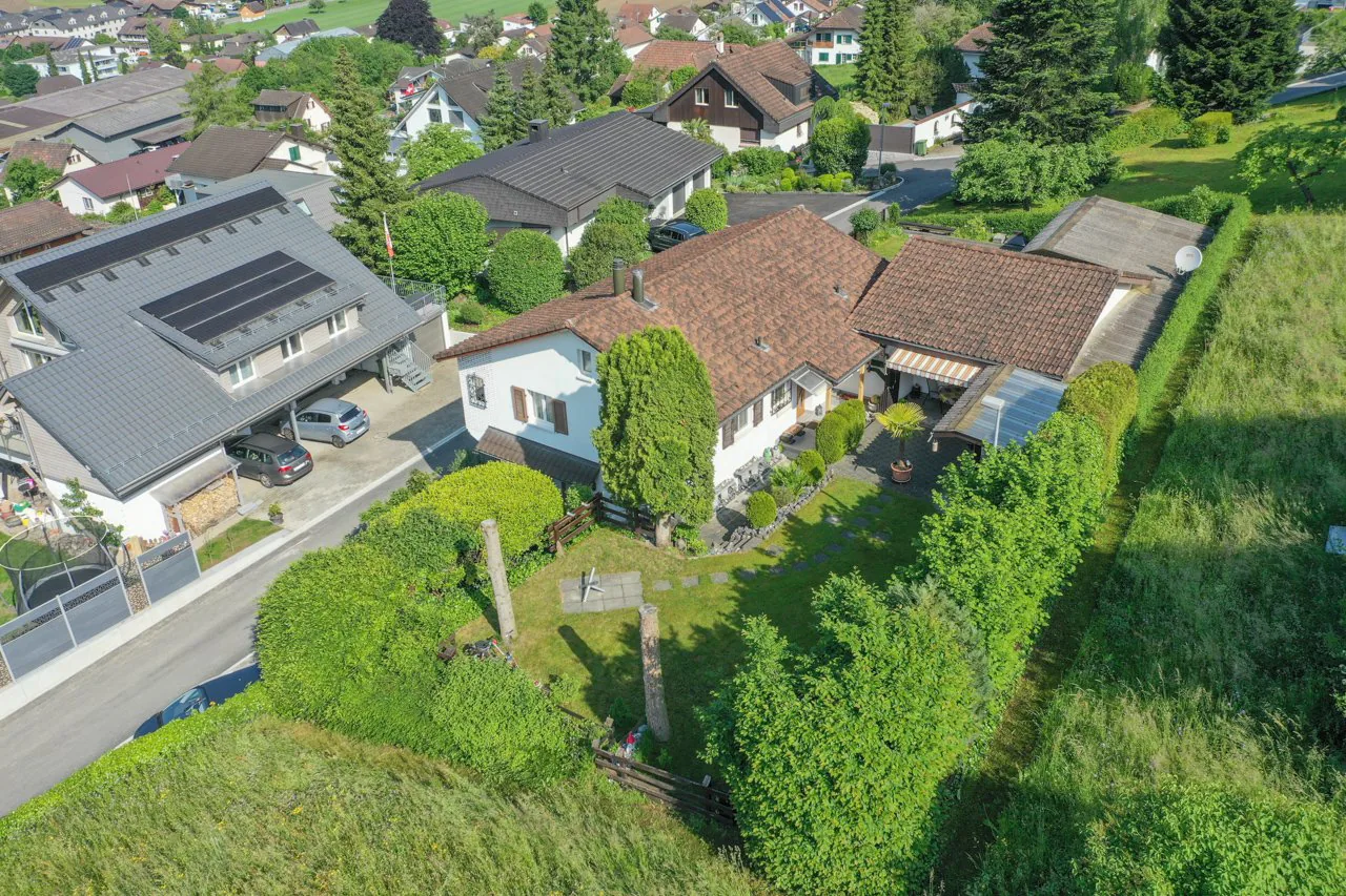 Casa unifamiliare di 5 locali con grande oasi di giardino