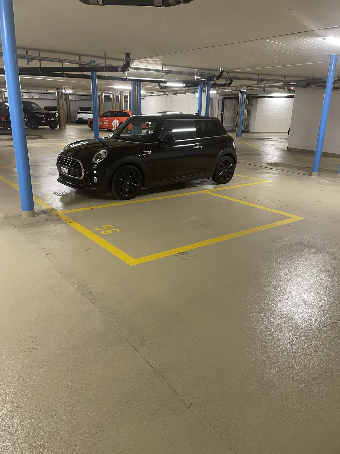 Sichern Sie sich Ihren Garagenstellplatz für Kleinwagen (Smart-Grösse) für nur CHF 140.00 pro Monat!