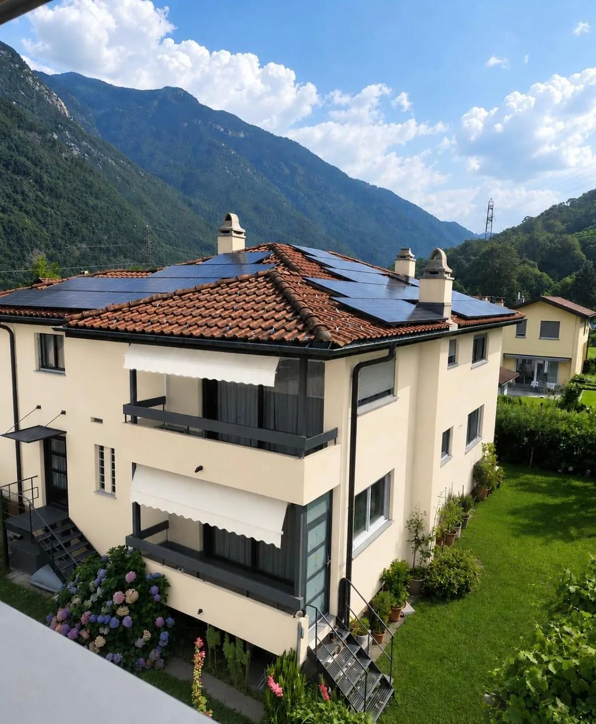 Penthouse dans une villa bifamiliale à Arbedo-Castione, complètement rénové