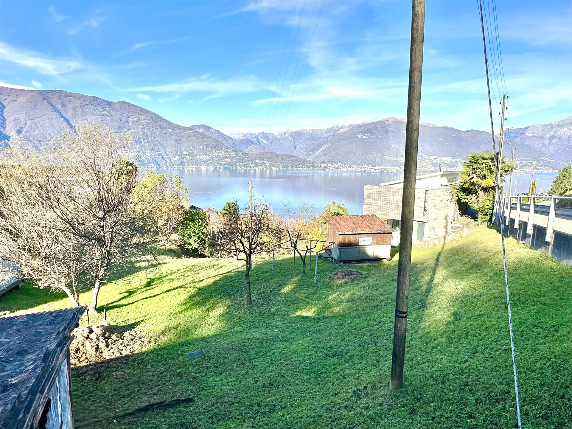 Votre maison de rêve : terrain vallonné avec une vue imprenable sur le lac