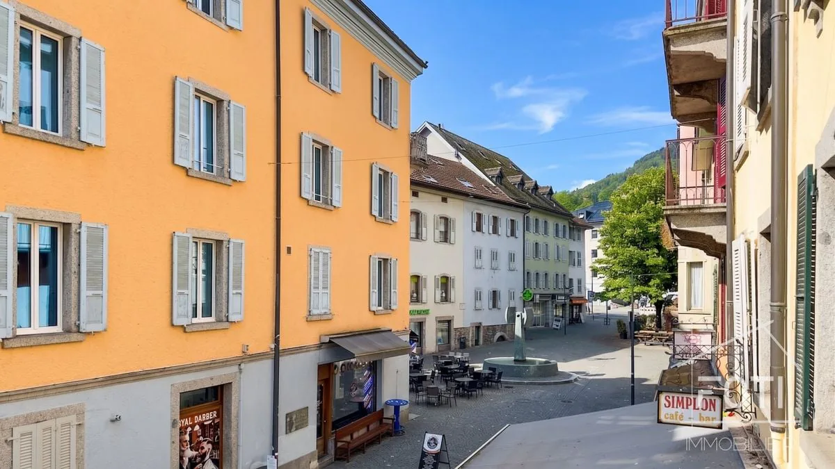 Avenue de la Gare 5 sur la rue piétonne, immeuble mixte à rénover !