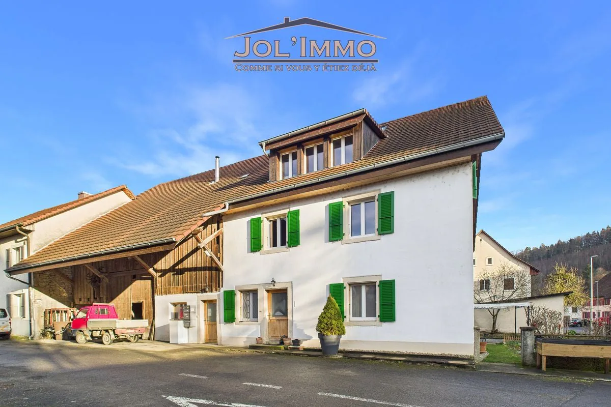 Kleines renoviertes Gebäude - 3 Wohnungen in Vendlincourt