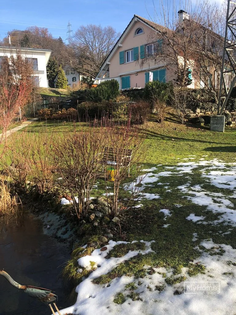 Geräumige 6.5-Zimmer-Villa mit großem privatem Garten