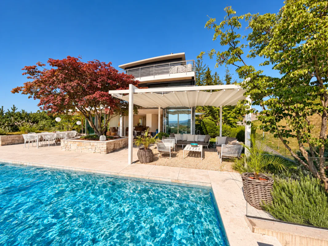 Location temporaire : Maison d'architecte exclusive de 7,5 pièces avec vue sur le lac, piscine et terrasse sur le toit