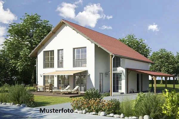 *Casa con campo, prato, pascolo*