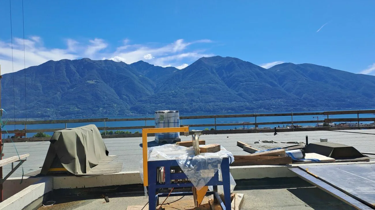 Magnifico attico da sogno con vista lago, wellness e piscina