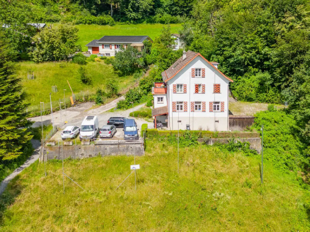 Casa a 3 famiglie con progetto di costruzione approvato per 3 appartamenti aggiuntivi