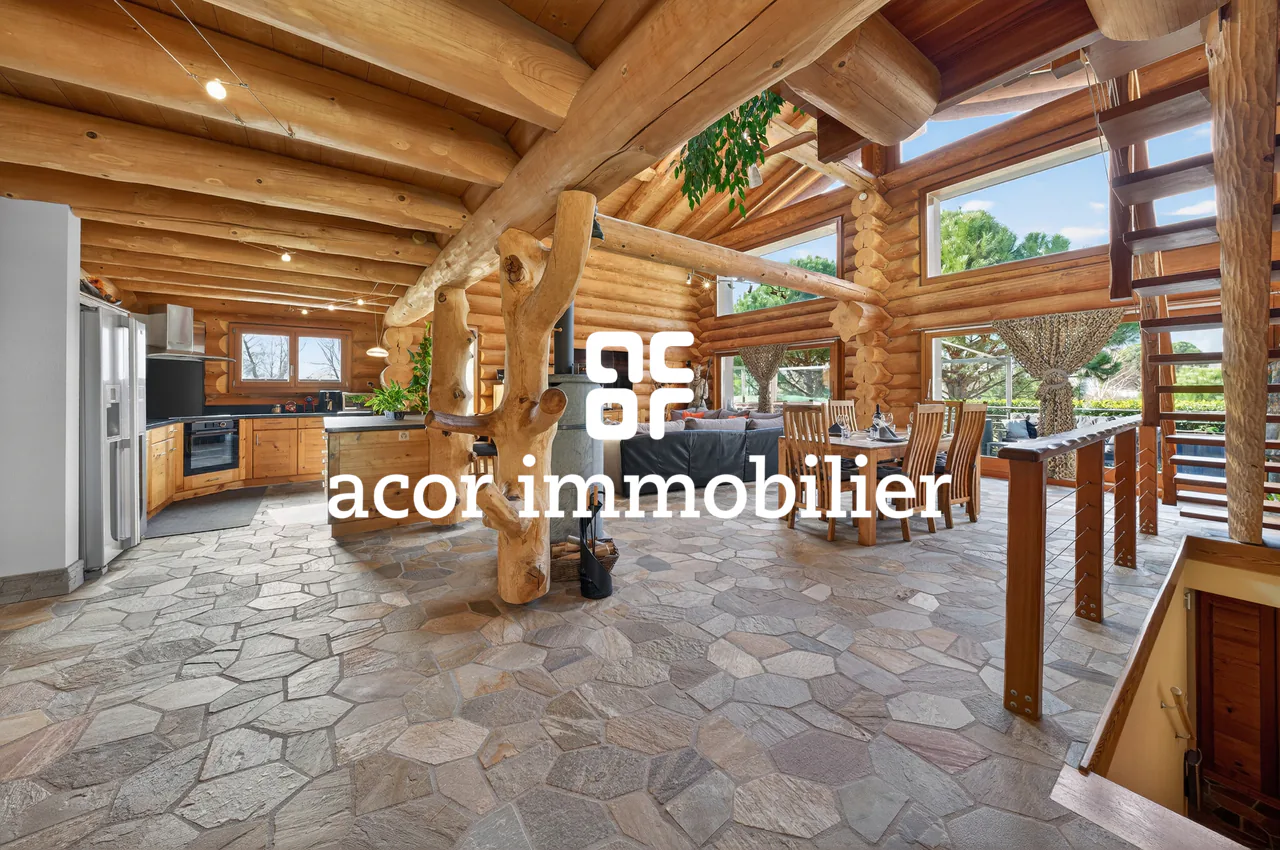 Villa in tronchi di legno in stile chalet canadese
