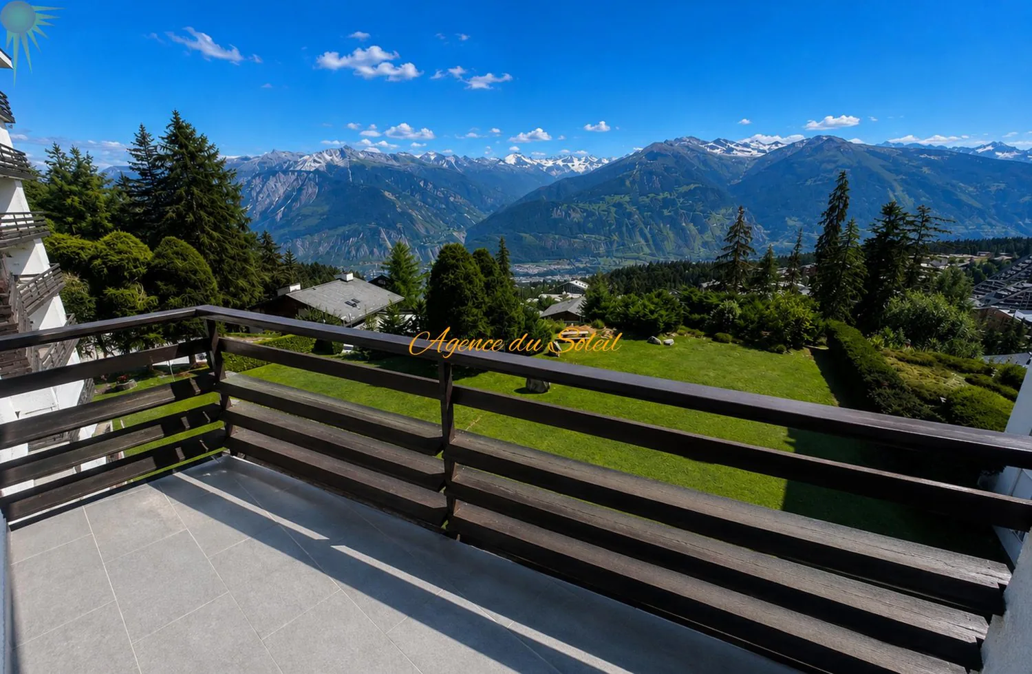 À louer entre le 1er décembre 26 et le 30 avril 27 ce bel appartement rénové de 2.5 pièces à Montana !