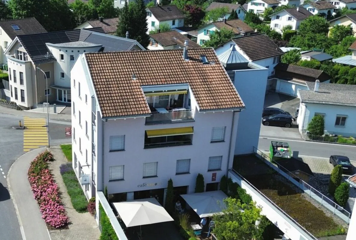 Ampio appartamento mansardato di 3.5 locali nel centro di Buchs-Räfis
