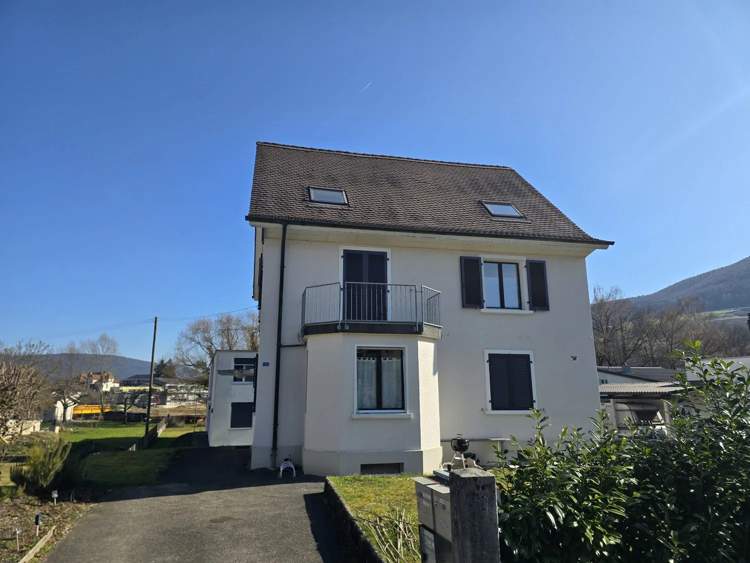 Edificio residenziale con 3 appartamenti a Courrendlin