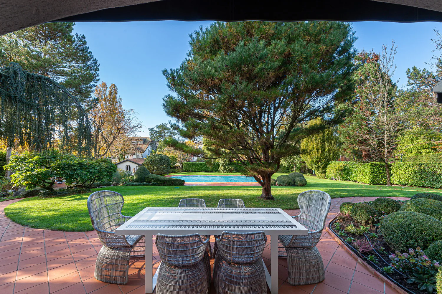 COLLONGE-BELLERIVE - Magnificent renovated villa with pool
