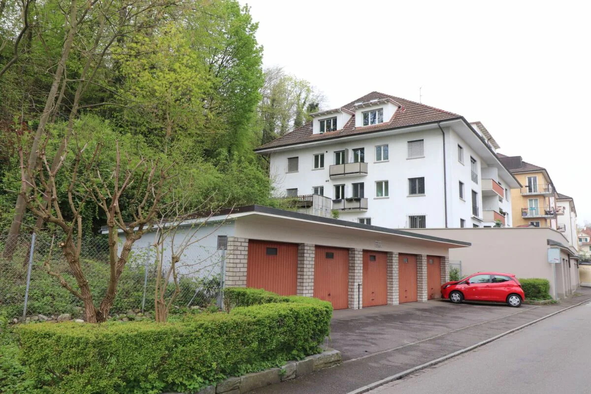 Between SBB station and Bruderholz - modern 3 1/2-room apartment on the 1st floor