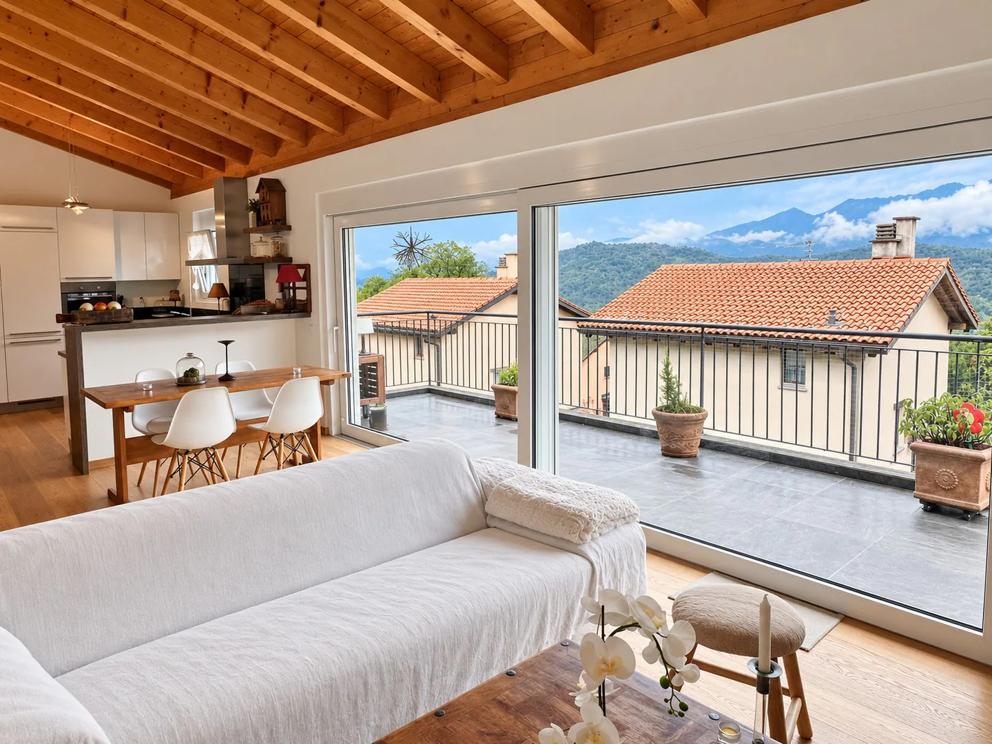 Bright 3.5-room penthouse apartment with spacious terrace
