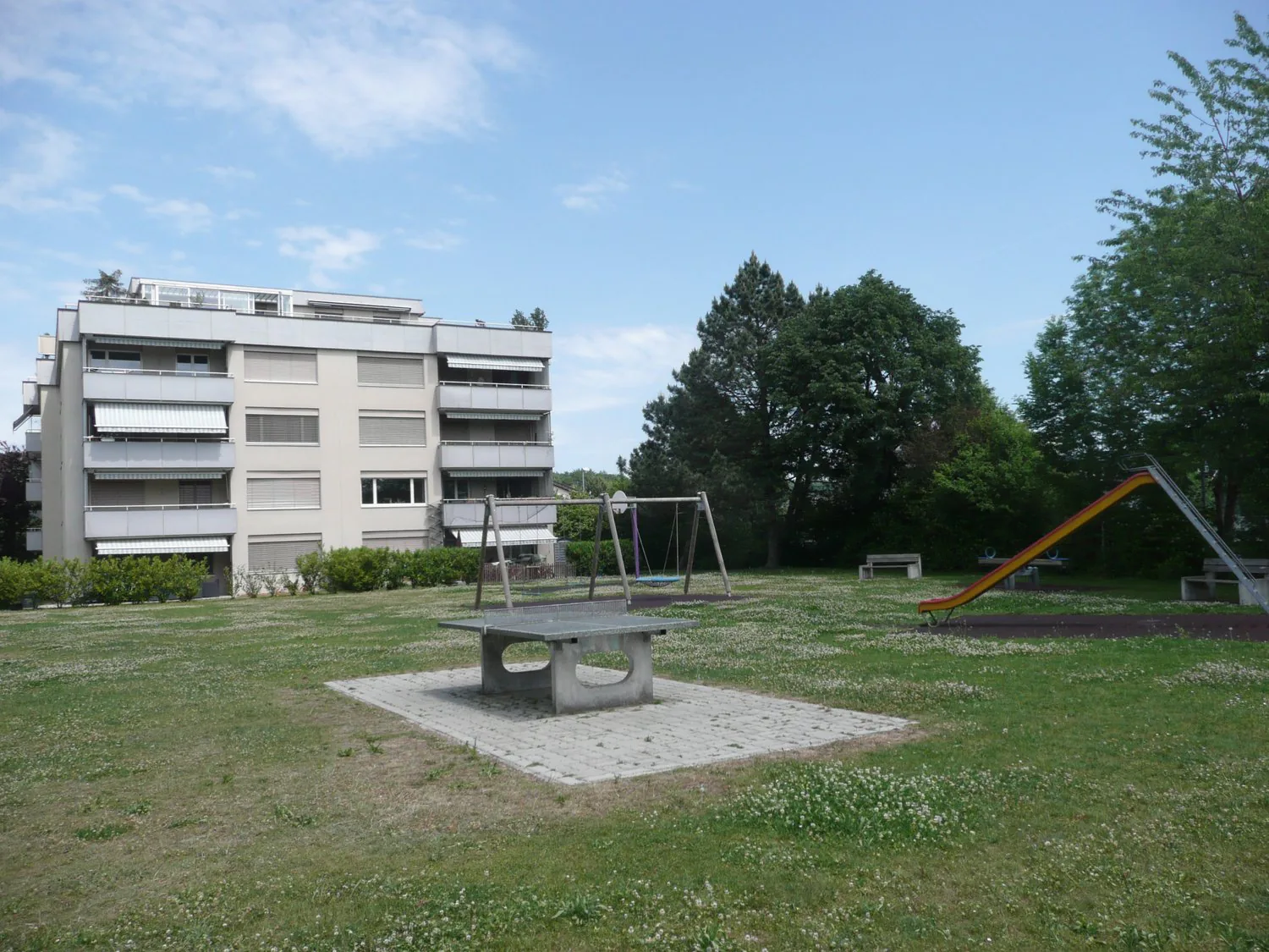 Appartement spacieux au dernier étage dans un endroit calme et verdoyant