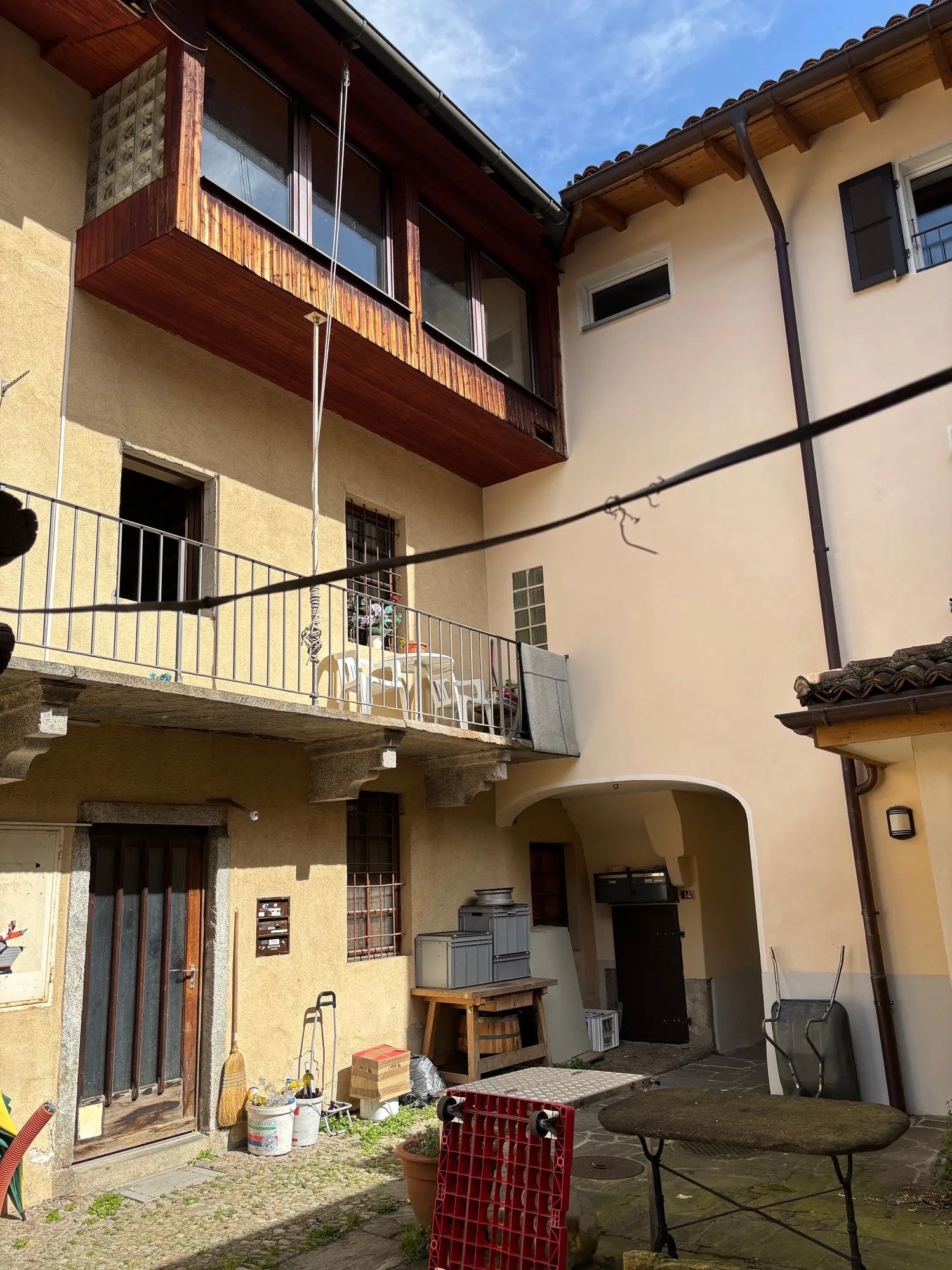 Haus mit 3 Wohnungen zur Renovierung, Garten mit Pergola, Rustico und Wald
