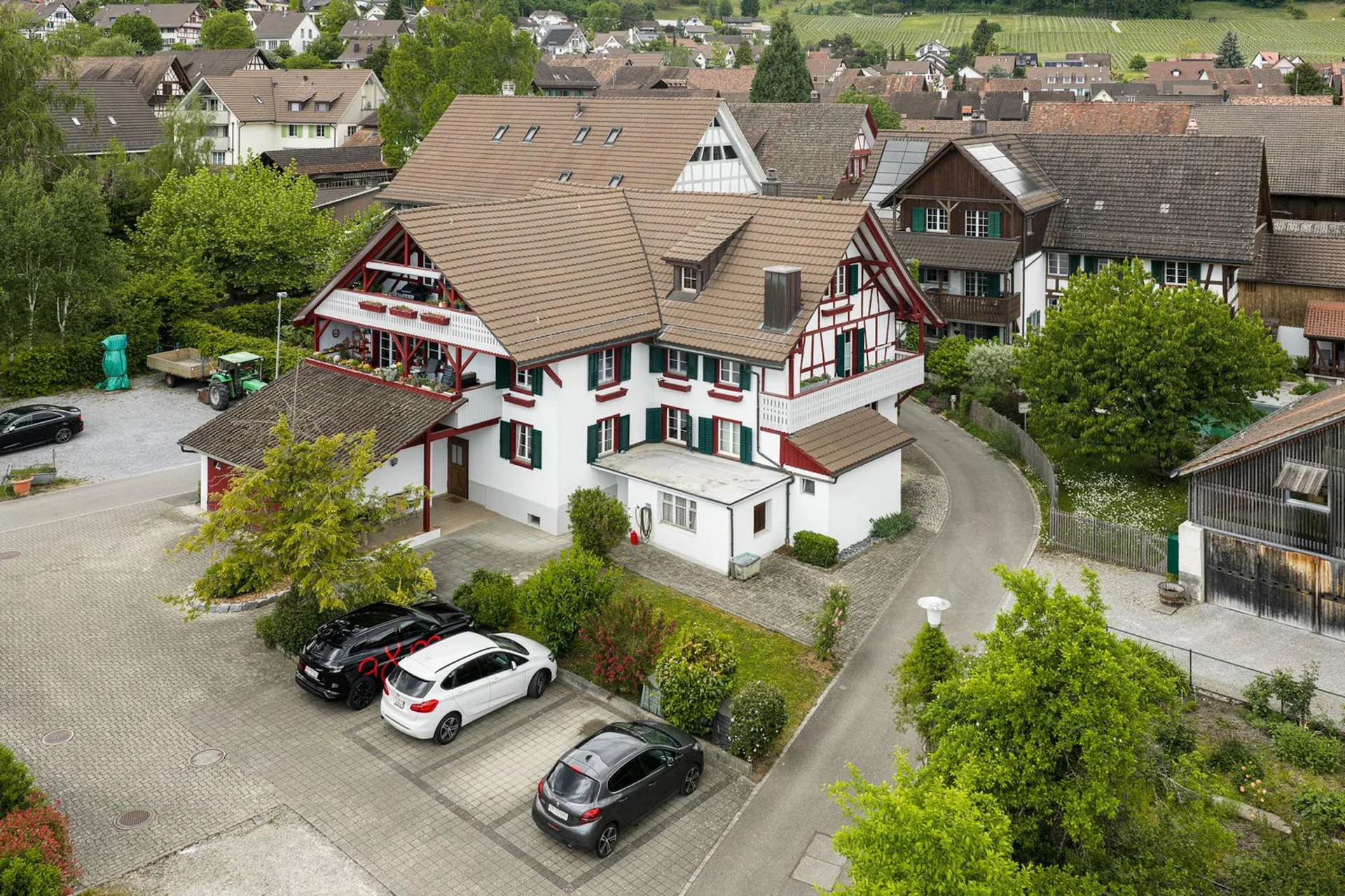 Maison à trois familles attrayante dans un emplacement central