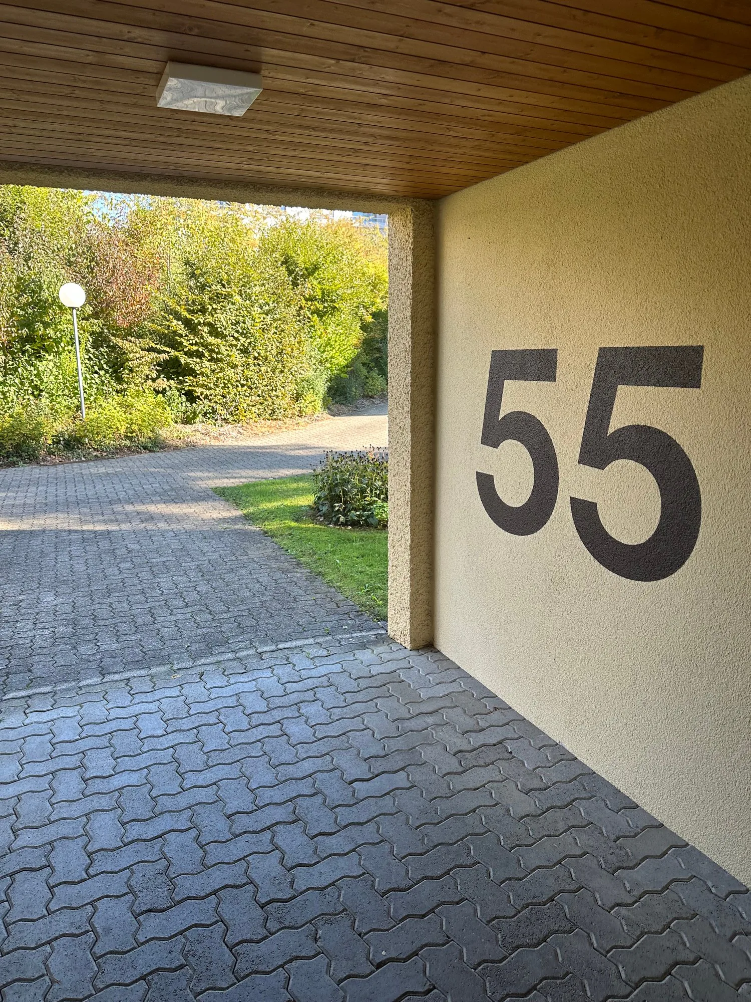 Helle 4.5-Zimmer-Wohnung mit Balkon in Widen