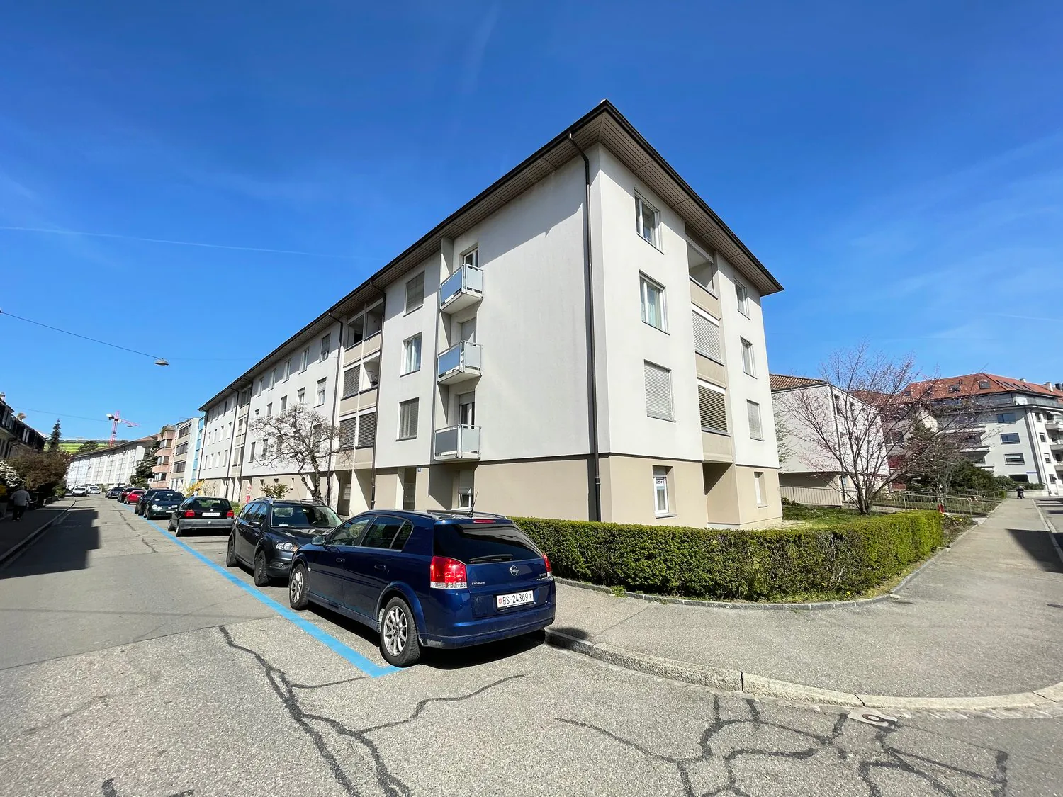 Ruhige Seitenstrasse Nähe Felix Platter-Spital