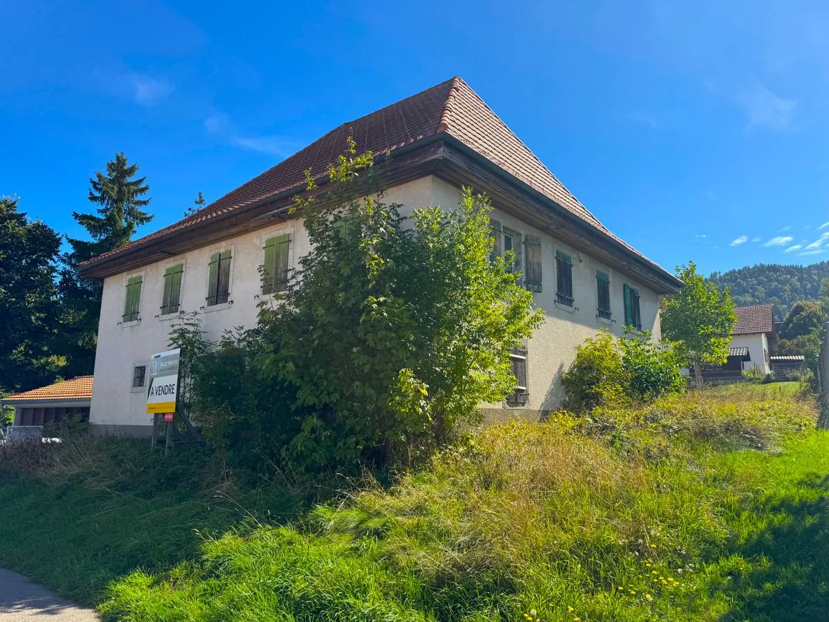 Gebäude zur Sanierung mit Baugenehmigung
