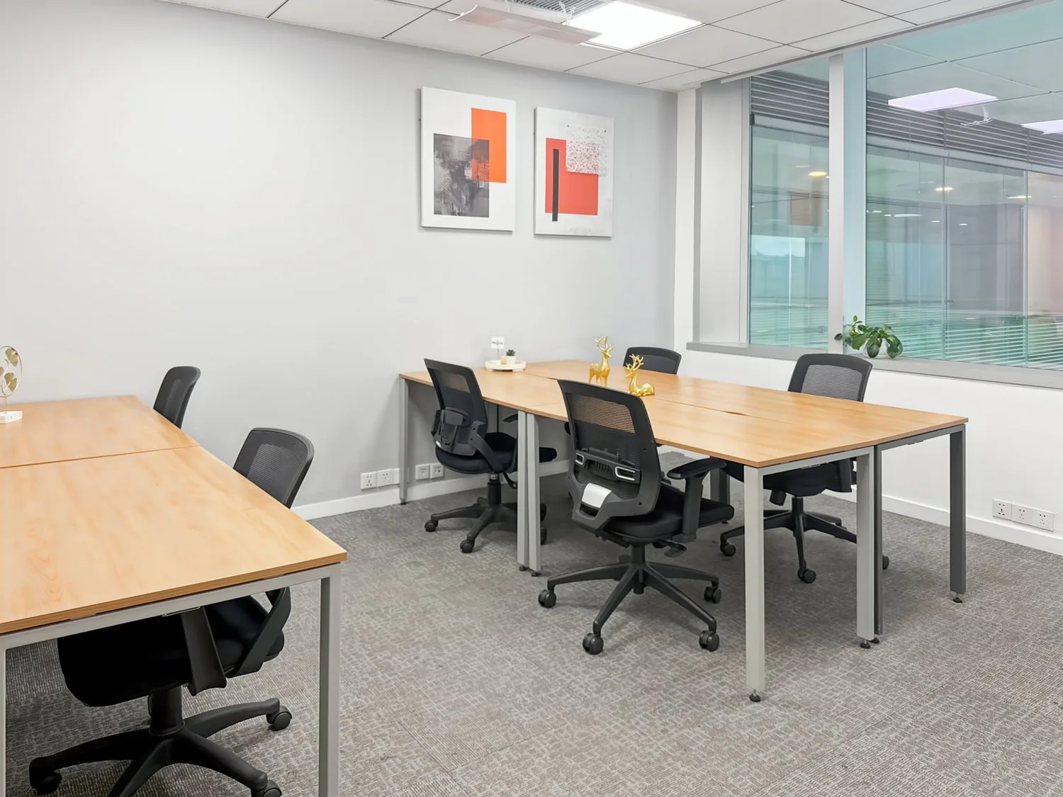 Bureau tout compris pour 30 personnes au Regus Quartier Maghetti