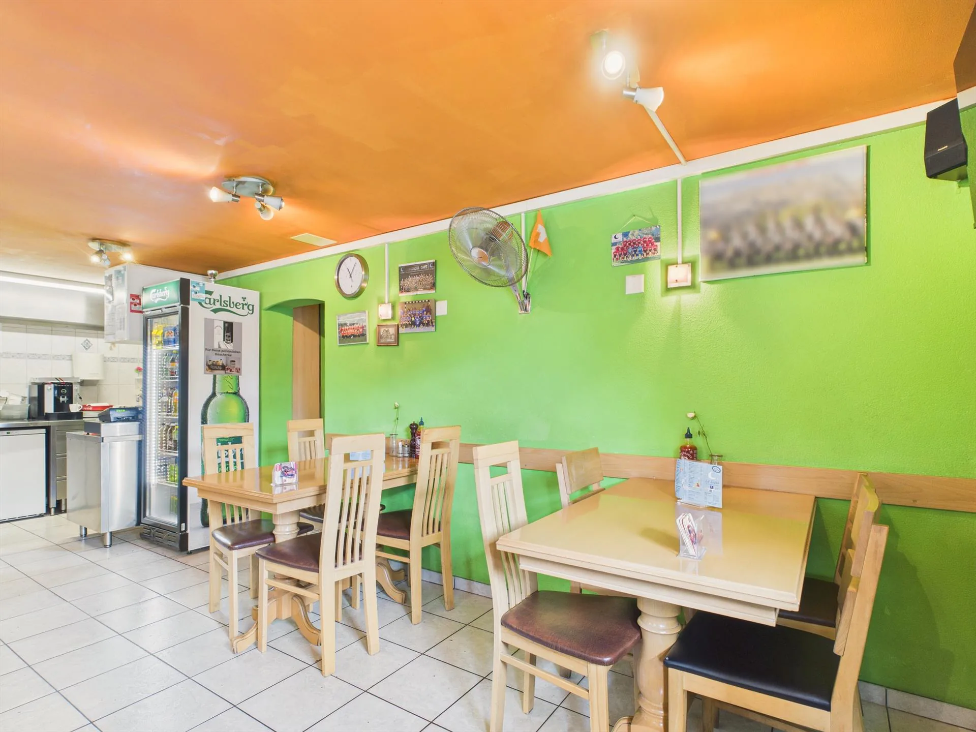 Casa a due famiglie con appartamento di 3,5 locali e spazio commerciale (kebab) al piano terra