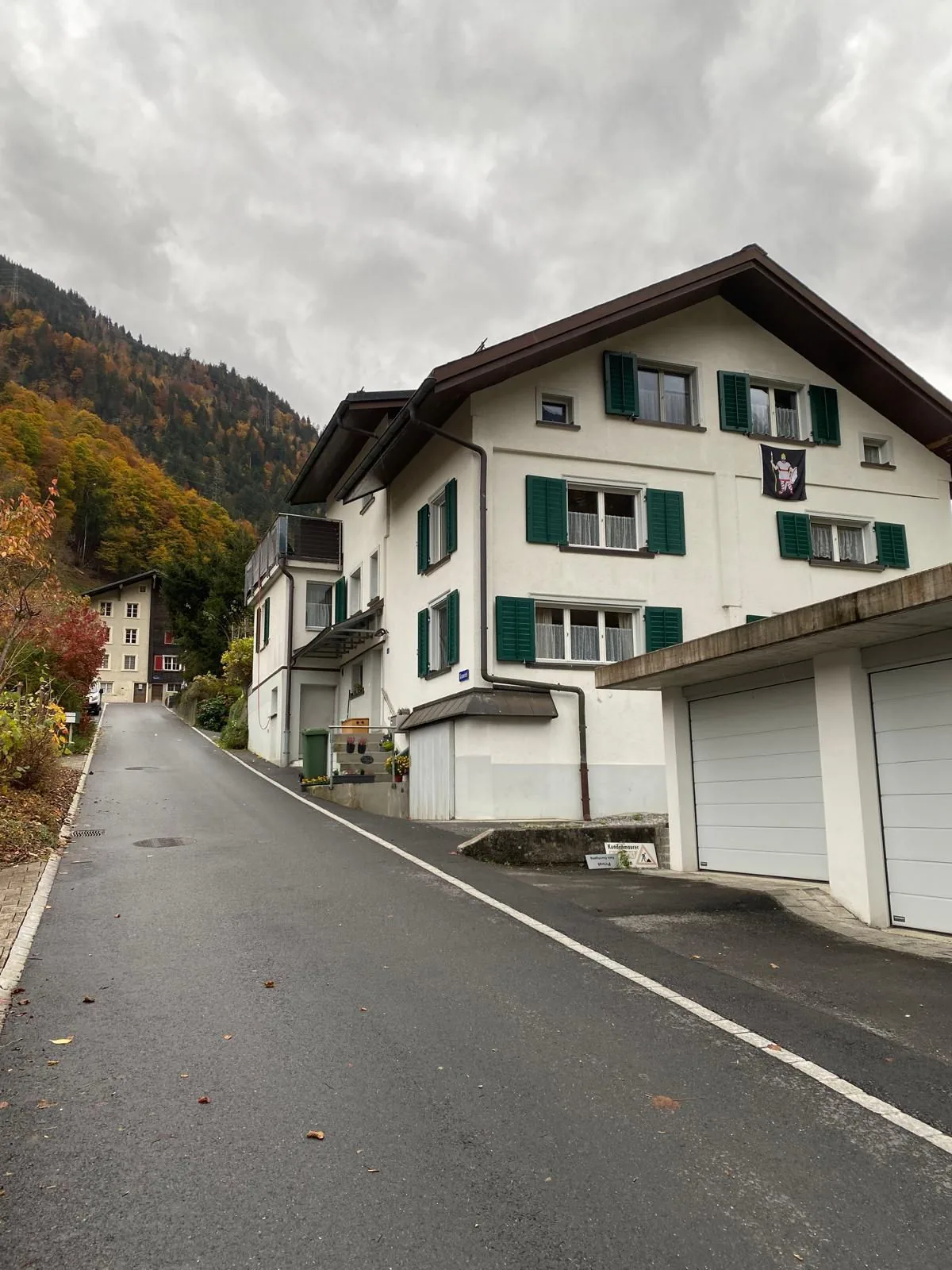 Cozy 6-room single-family house in a quiet location in Glarus