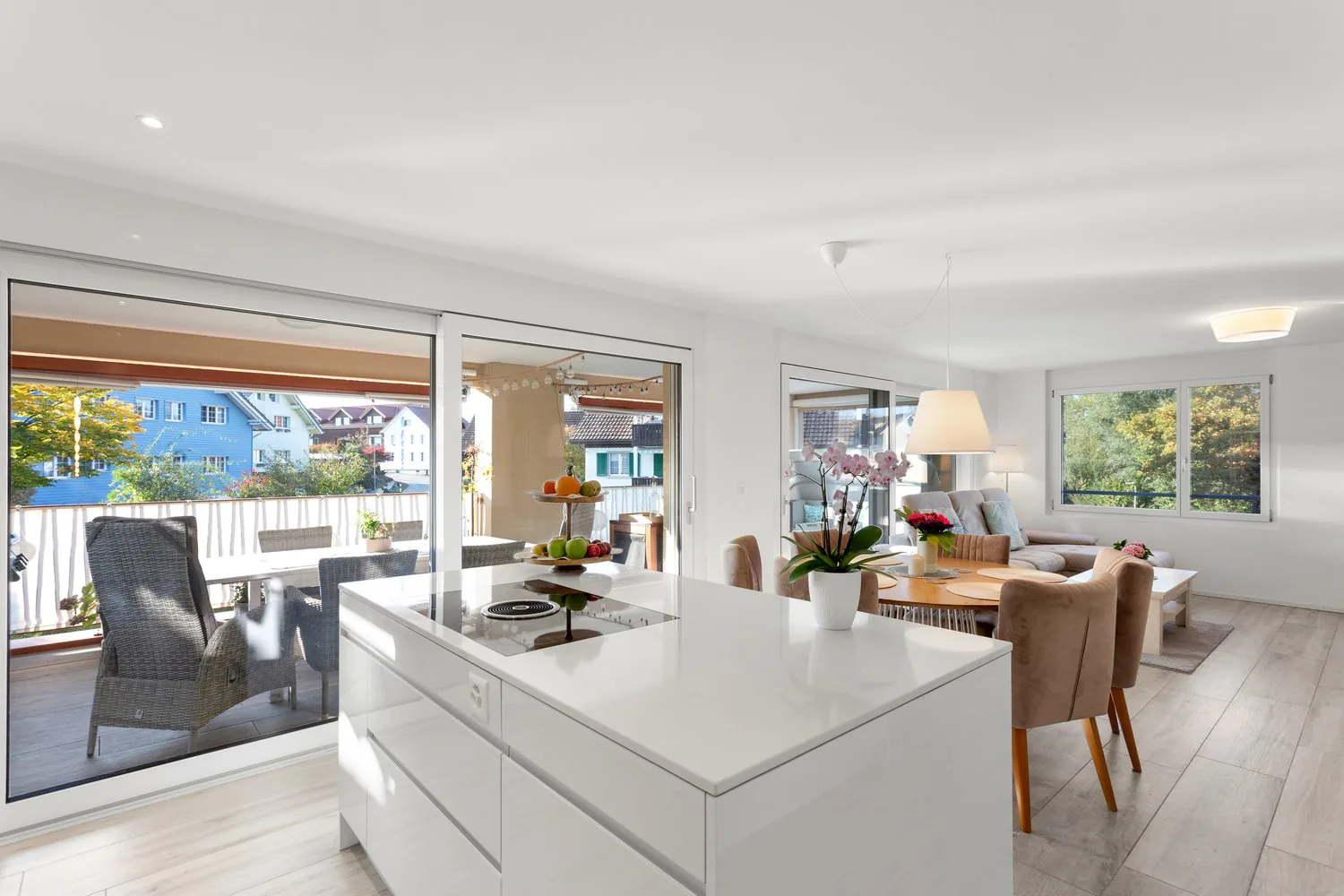 Appartamento di 4,5 locali nuovo con ampio balcone e bella vista a Zuben
