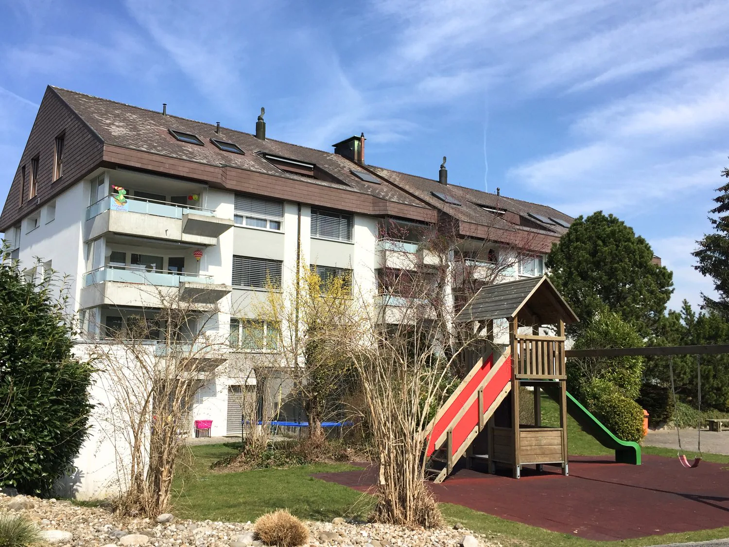 Erster Monat Gratis in Ihrer neuen Wunderschönen preisgünstigen Dachwohnung mit Cheminée