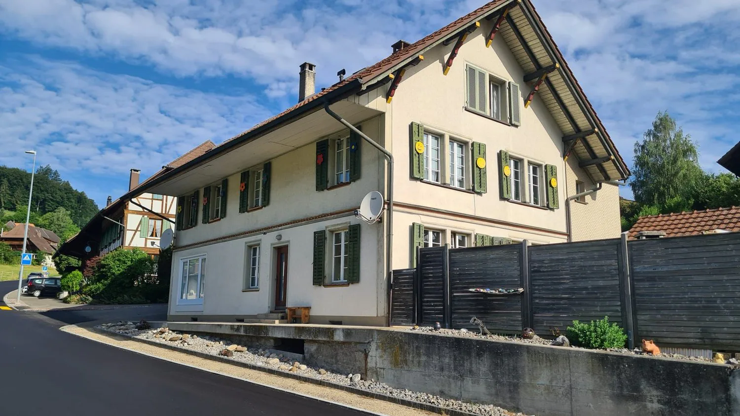 Ampia casa multifamiliare con alto rendimento e possibilità di parcheggio, Leimiswil