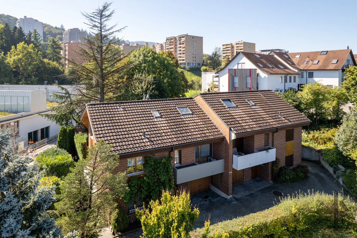 Vaste demi-maison mitoyenne pour un style de vie élégant près de Lucerne