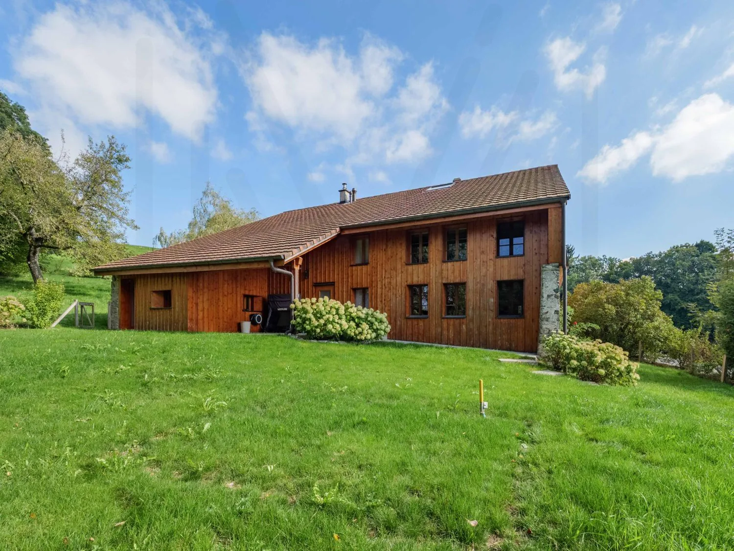 Exceptional, fully renovated character farmhouse in the heart of the Fribourg countryside