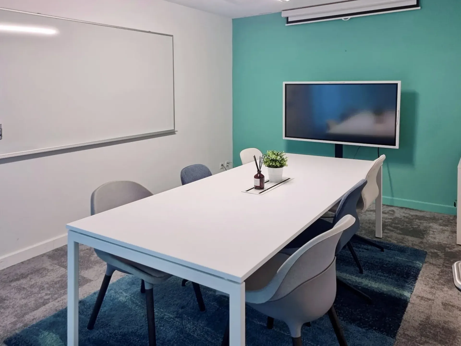 Private office for 10 at Regus City Flon