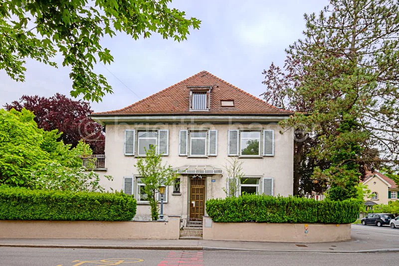 Maison de coin unifamiliale de 8 pièces modernisée dans un quartier résidentiel central à St. Alban