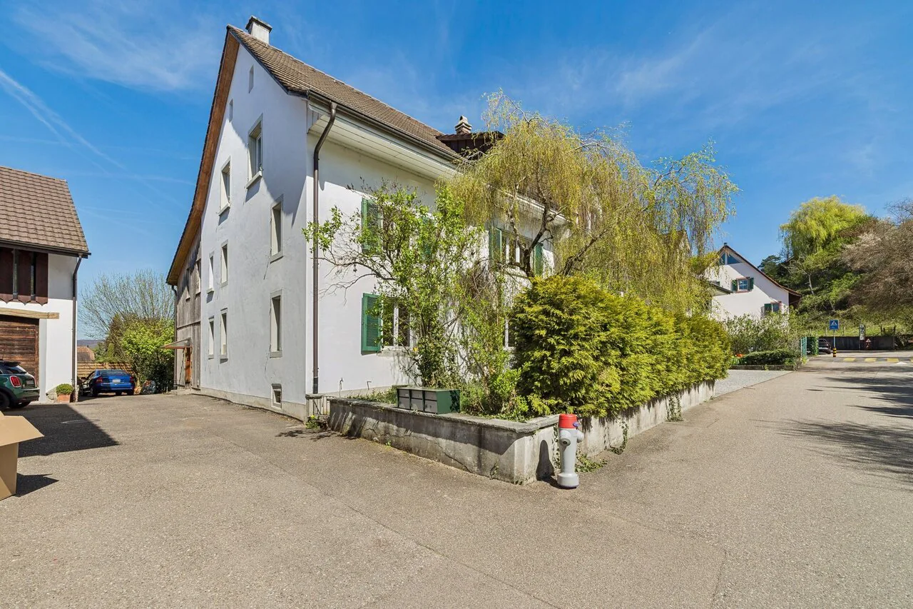Casa a più generazioni con fascino storico a Pratteln
