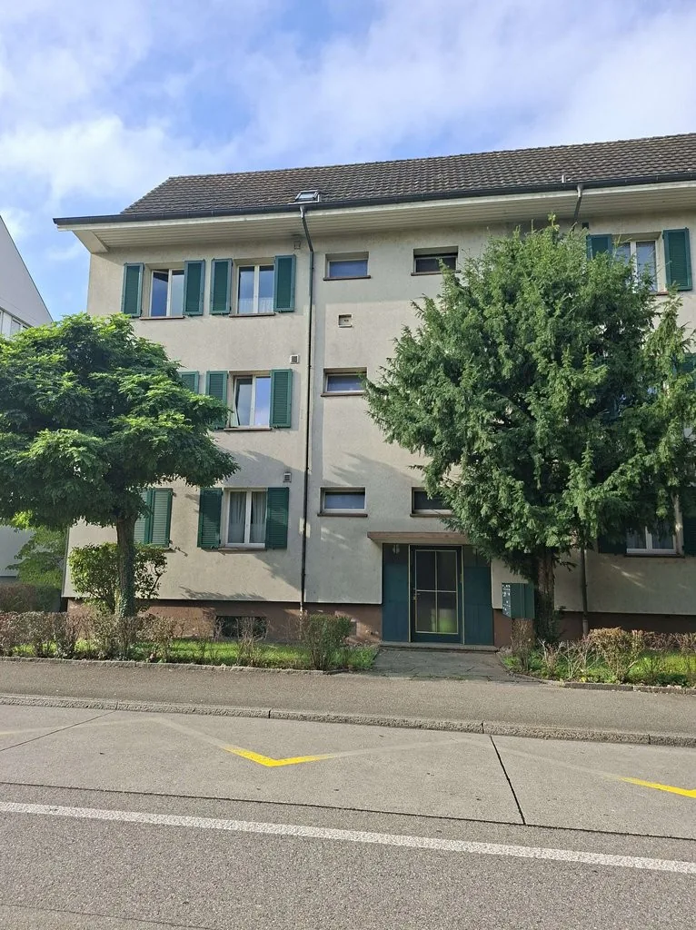 Sanierte 2-Zimmerwohnung an zentraler Lage in Riehen