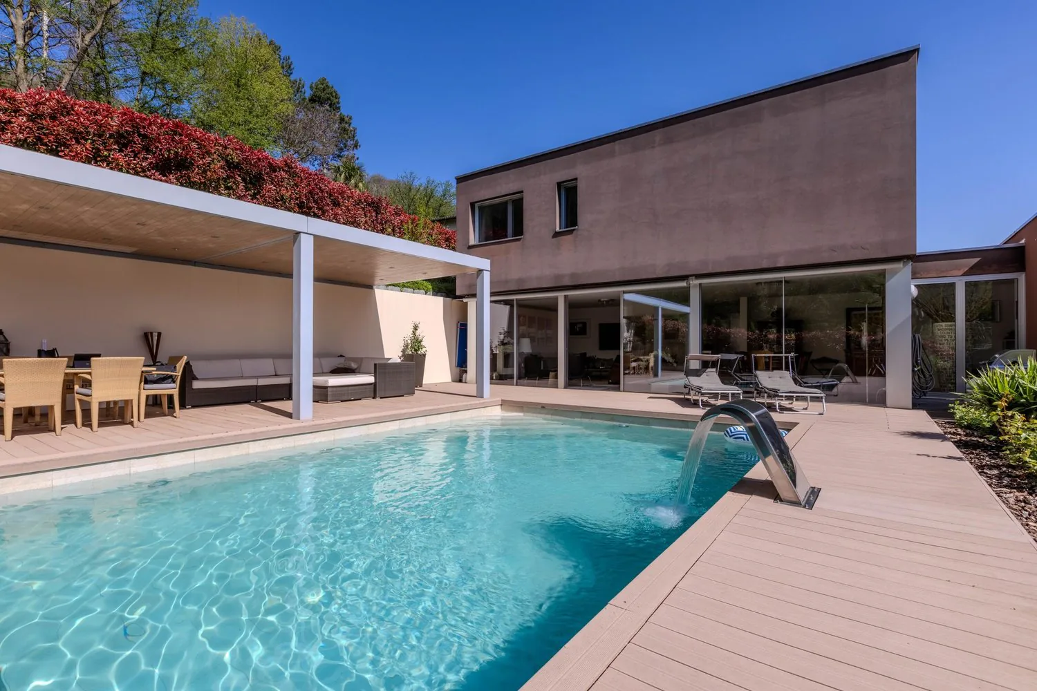 Wunderschöne Villa im Grünen mit Pool und Seeblick in Carona