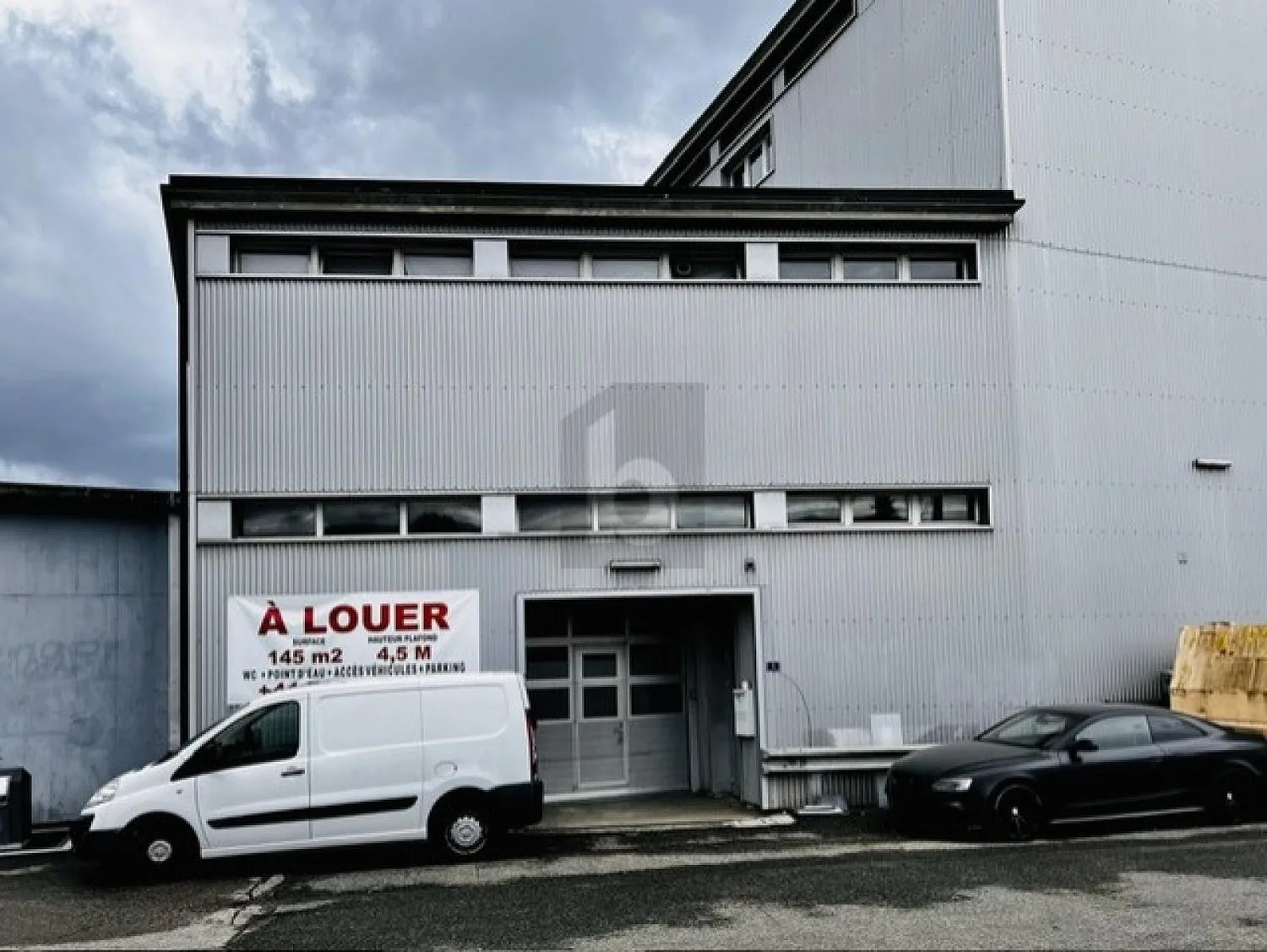 TRÈS BEAU LOCAL INDUSTRIEL POUR ARTISANAT