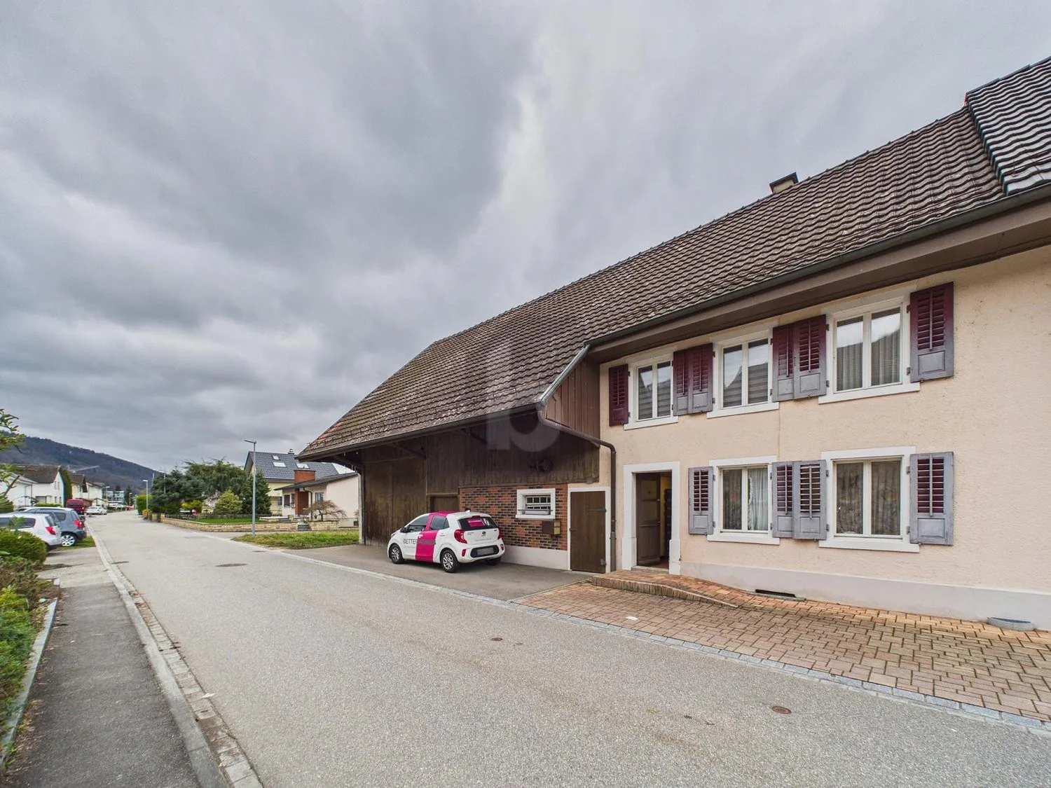 AN RUHIGER LAGE MIT UMSCHWUNG!