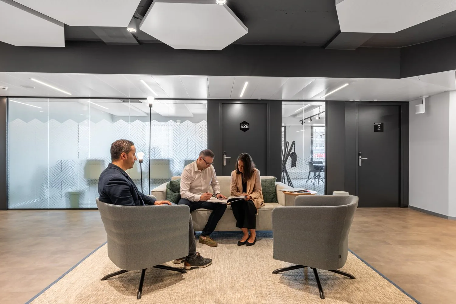 Büro-Design für 10 Personen bei Spaces Main Station