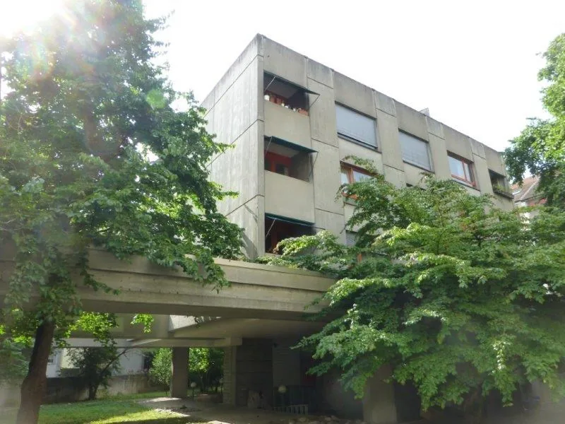 Bright 2.5-room apartment with balcony and elevator in Basel